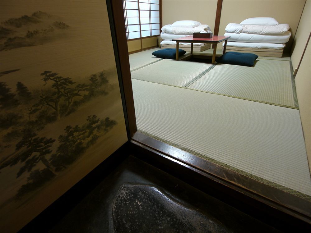 Gion Q-beh *